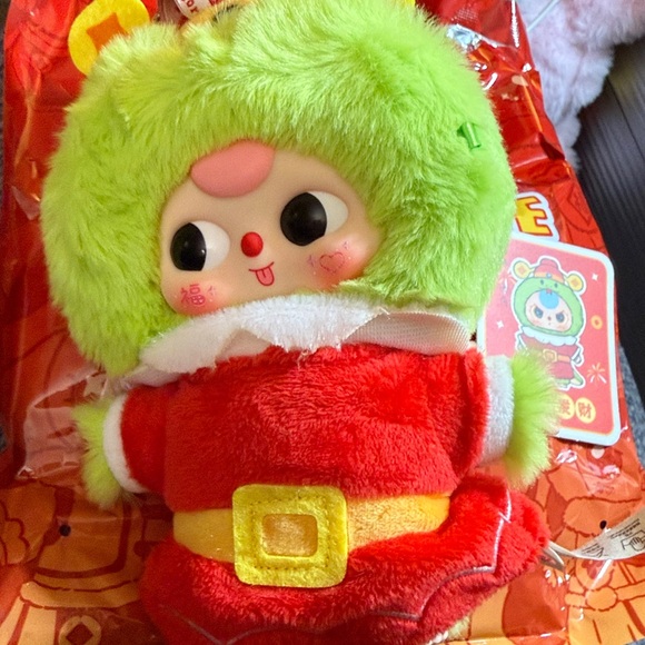 Baby Three plush doll from the Chinese New Year blind box series. (Santa?) - Picture 3 of 5